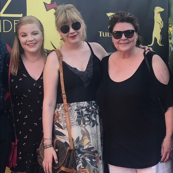 🎉💕Meet Your Posher, Bailey!!💕🎉 - Picture 3 of 4